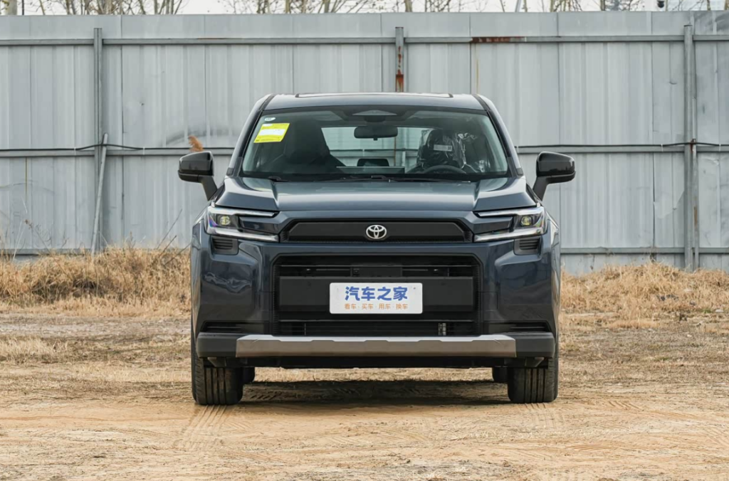 Toyota RAV4 фото 2