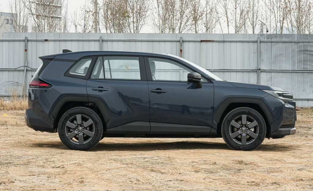 Toyota RAV4 фото 8