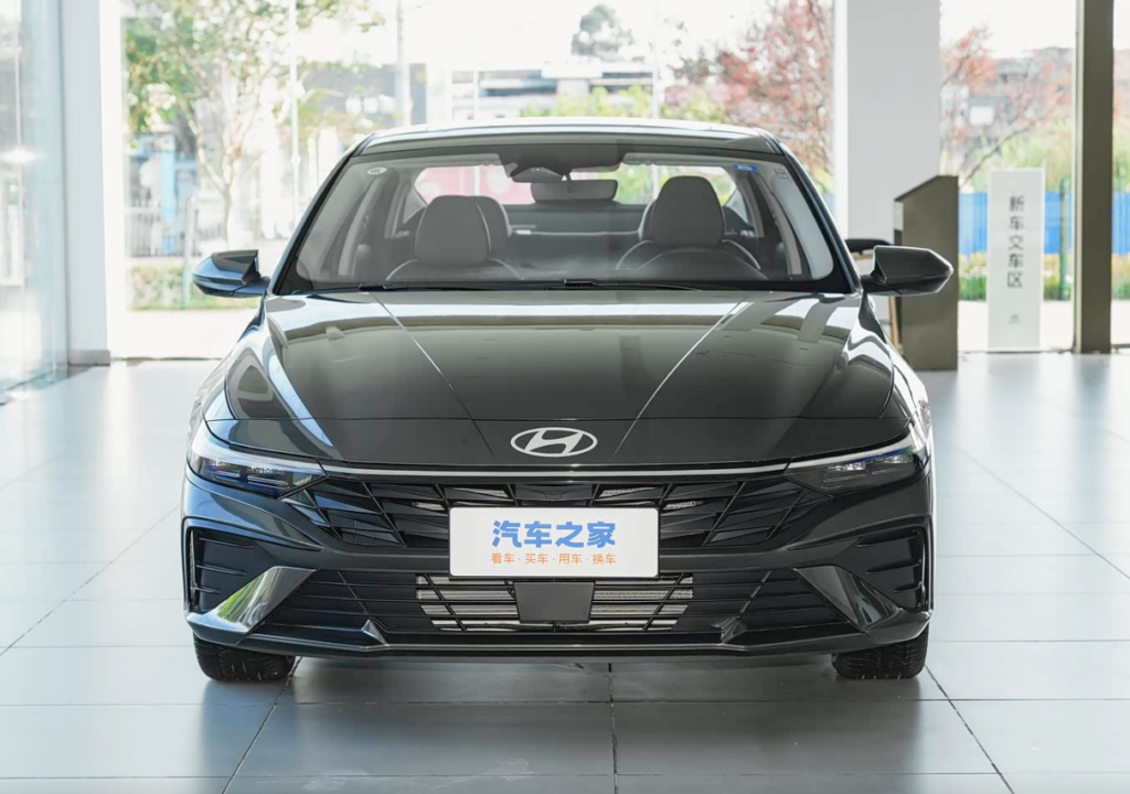 Hyundai Elantra фото 2