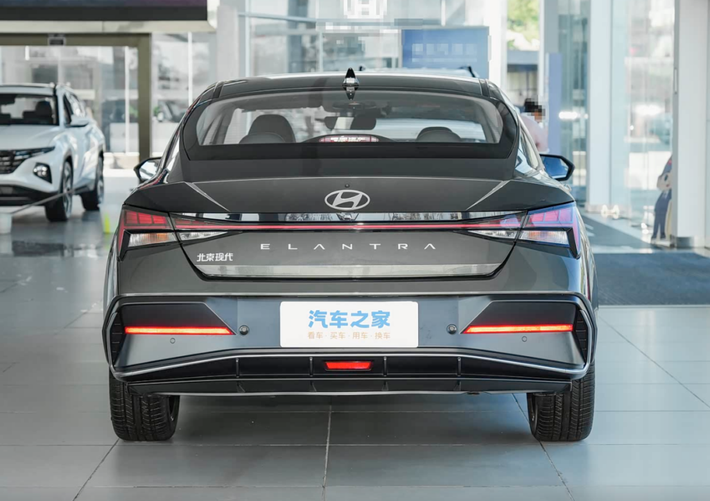 Hyundai Elantra фото 6