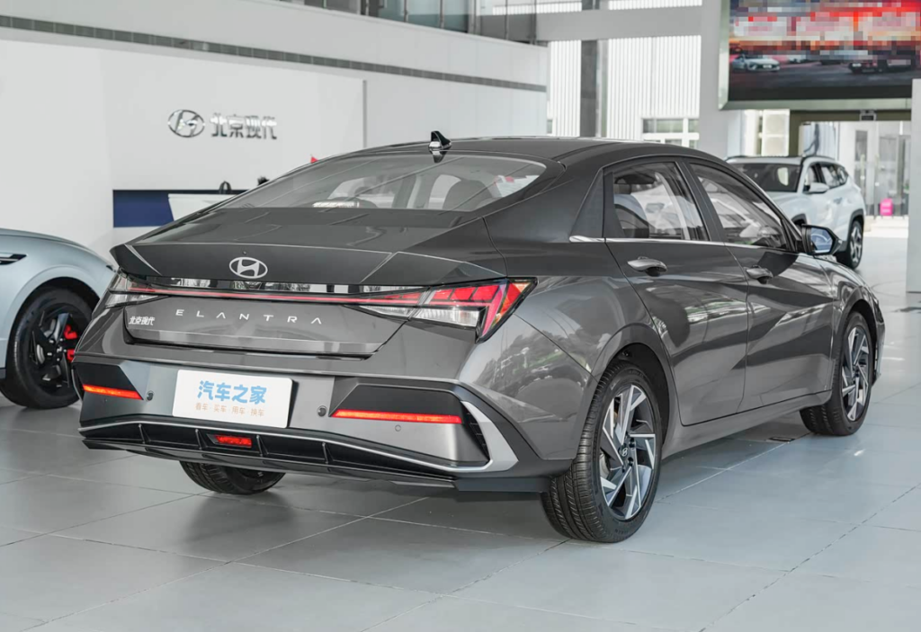 Hyundai Elantra фото 7